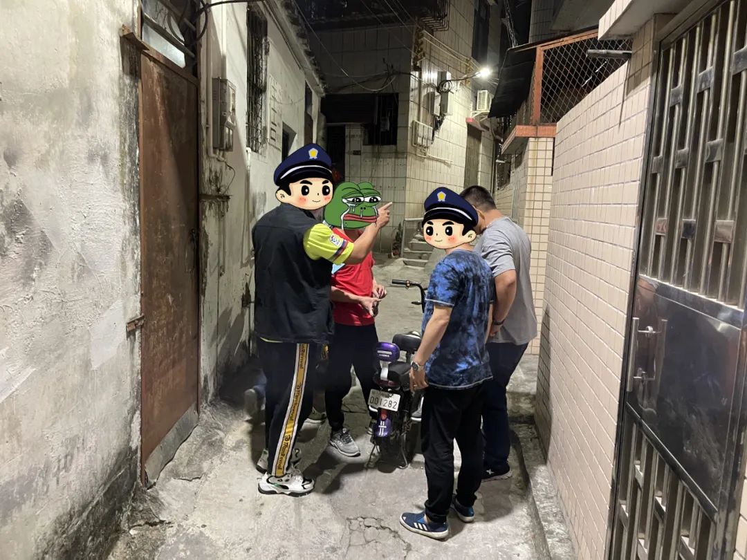 DƬ